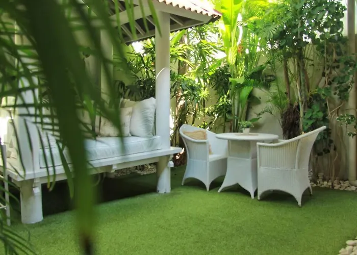 Villa Frangipani - 2br Pool Walk To *