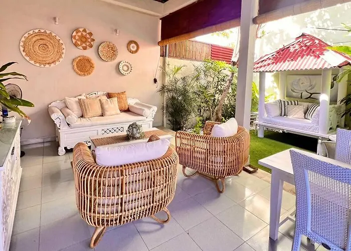 Villa Frangipani - 2br Pool Walk To