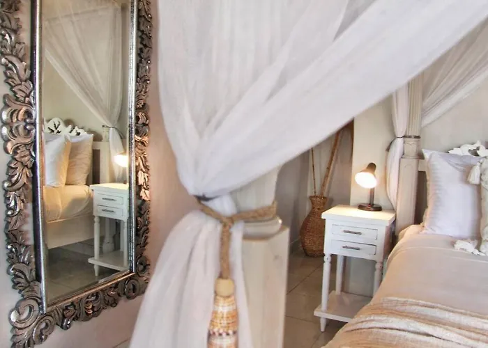 Villa Frangipani - 2br Pool Walk To *