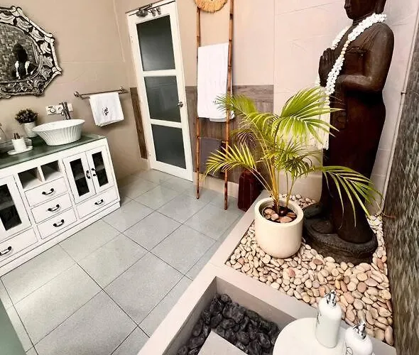 Frangipani - 2br Pool Walk To *
